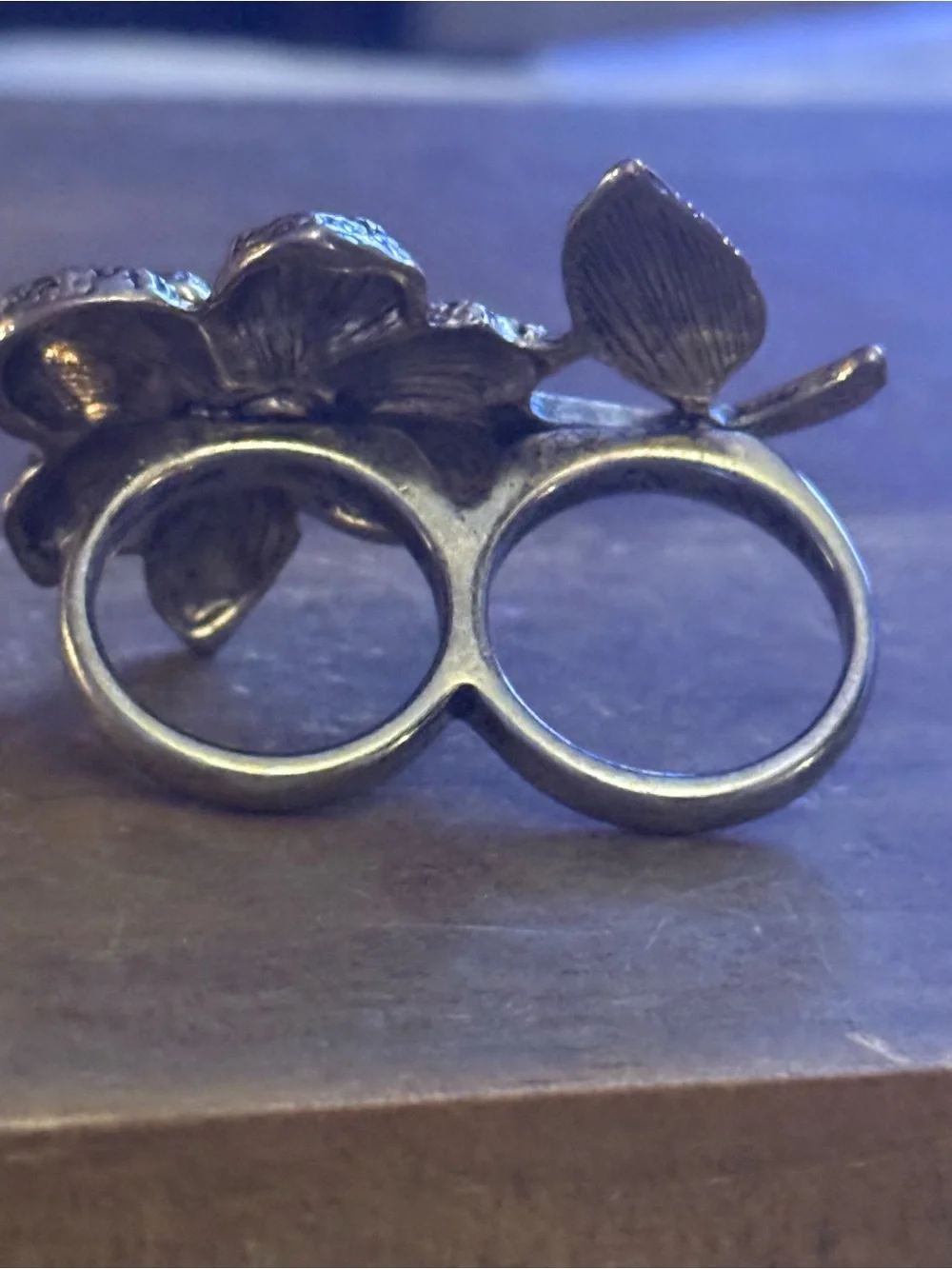 Antique gold tone two finger rose ring